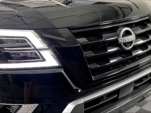 Used 2023 Nissan Armada Platinum w/ Captain's Chairs Package AWD/4WD image 38