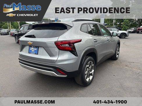 Used 2024 Chevrolet Trax LT w/ Driver Confidence Package FWD image 7