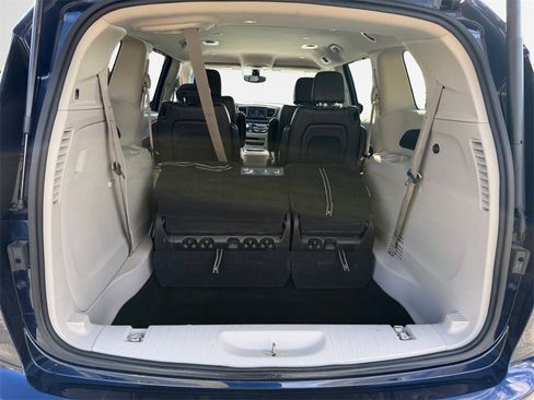 Used 2020 Chrysler Pacifica Touring-L w/ Tire & Wheel Group image 25