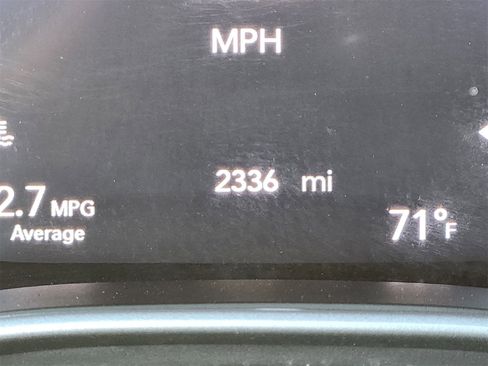 Used 2025 Chrysler Pacifica Select image 16