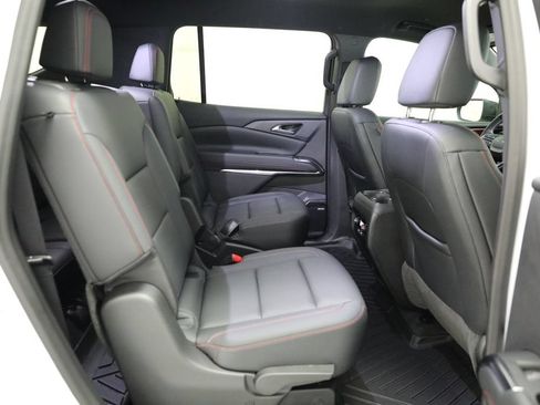 Used 2024 Chevrolet Traverse Z71 w/ Enhanced Driving Package AWD/4WD image 8