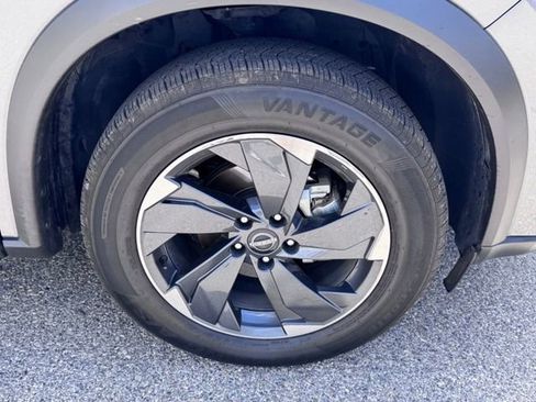 Used 2024 Nissan Rogue SV FWD image 12