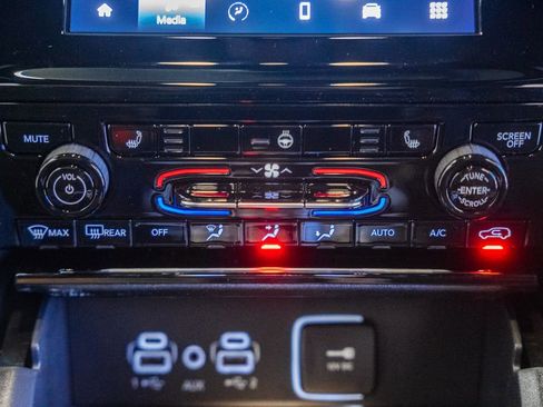 New 2025 Jeep Grand Cherokee Altitude image 22