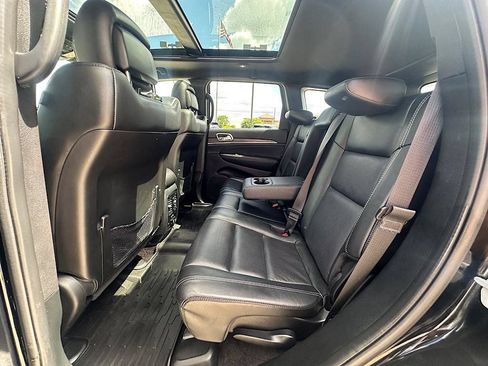 Used 2017 Jeep Grand Cherokee Limited w/ Luxury Group II AWD/4WD image 16