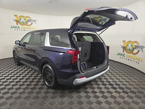 Used 2026 Kia Carnival FWD image 32