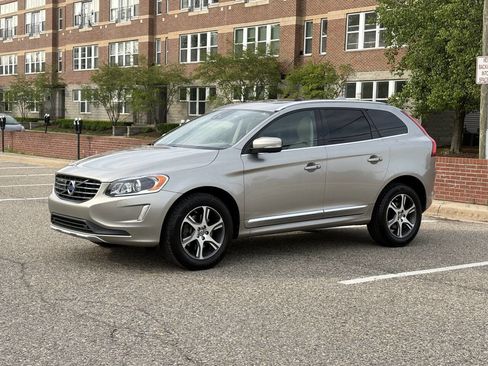Used 2015 Volvo XC60 T6 Platinum FWD image 1