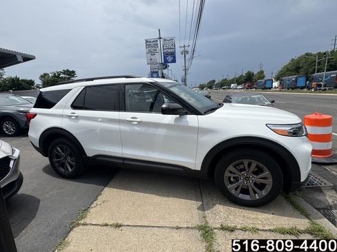 Used 2022 Ford Explorer XLT w/ Equipment Group 202A AWD/4WD image 4
