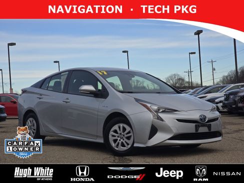 Used 2017 Toyota Prius Two image 1