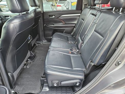Used 2017 Toyota Highlander XLE image 14