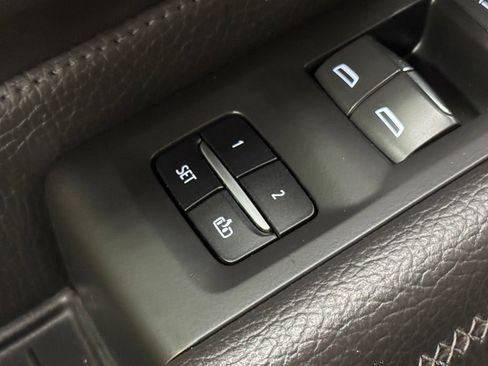 Used 2022 GMC Yukon Denali AWD/4WD image 16