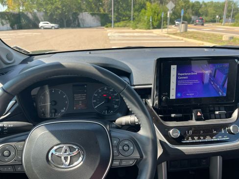 Used 2025 Toyota Corolla Cross LE w/ Moonroof Package AWD/4WD image 11