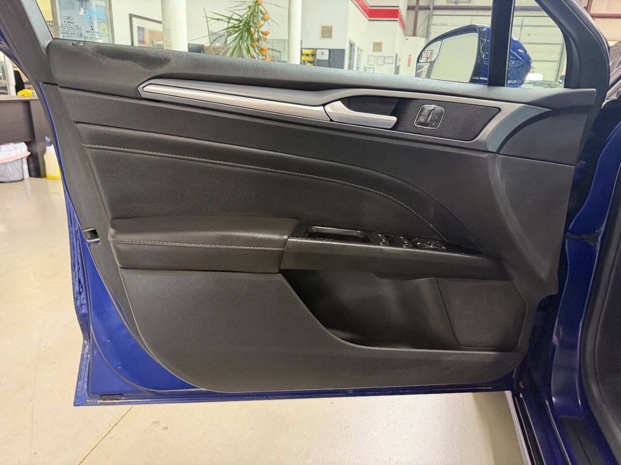 Used 2014 Ford Fusion Titanium FWD image 10