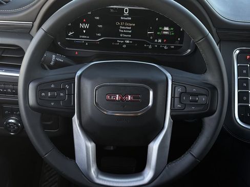 Used 2023 GMC Yukon XL SLT image 13