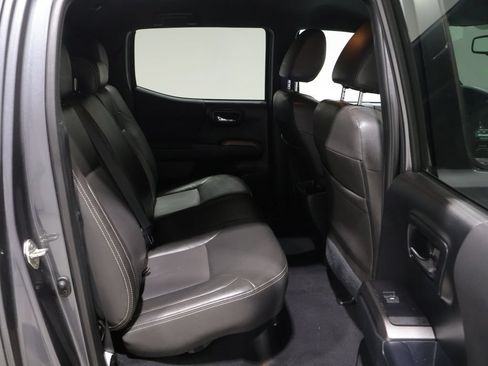 Used 2018 Toyota Tacoma TRD Sport AWD/4WD image 20