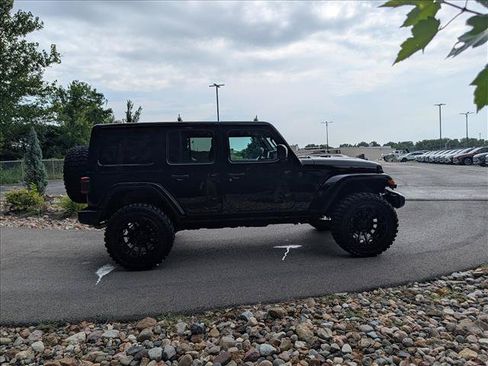 Used 2025 Jeep Wrangler Unlimited Sahara AWD/4WD image 6