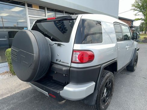 Used 2007 Toyota FJ Cruiser 4WD image 3