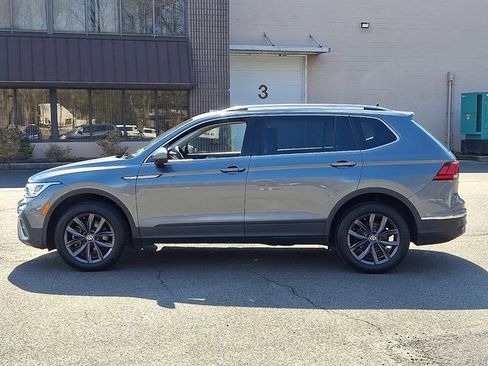 Certified 2022 Volkswagen Tiguan SE w/ Panoramic Sunroof Package image 6