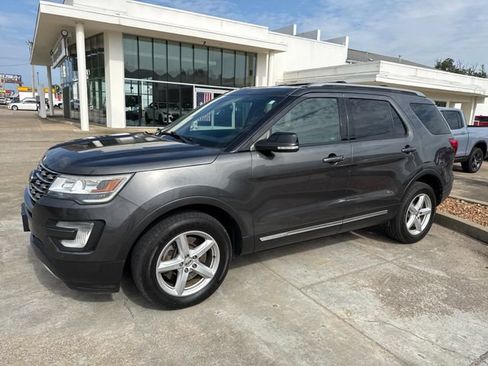 Used 2017 Ford Explorer XLT w/ Equipment Group 202A AWD/4WD image 1