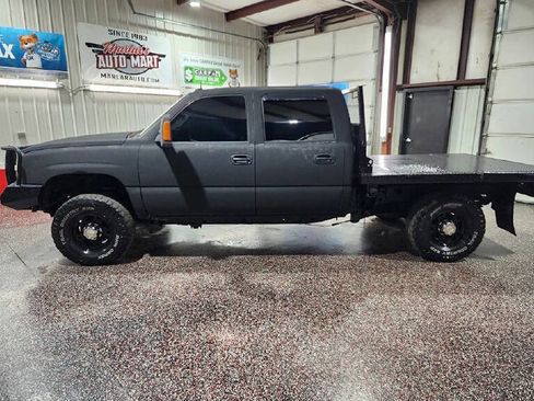 Used 2004 Chevrolet Silverado 2500 LT w/ Skid Plate Package AWD/4WD image 3