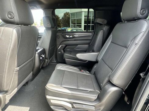 Used 2022 GMC Yukon XL Denali image 15