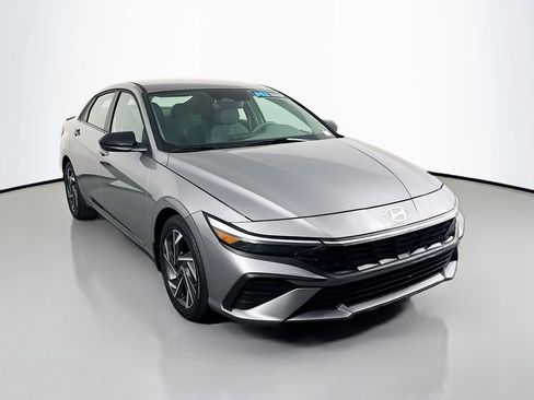 Certified 2025 Hyundai Elantra Sport FWD image 3