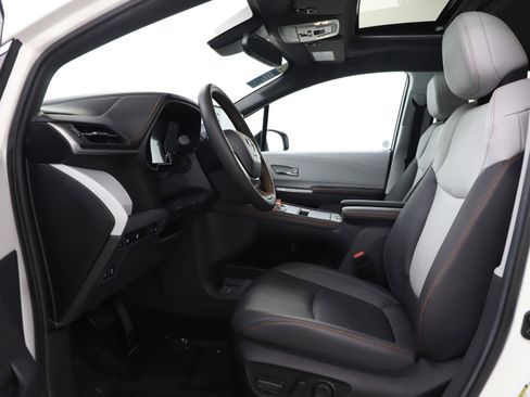 Used 2024 Toyota Sienna XSE image 21