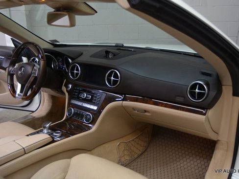 Used 2014 Mercedes-Benz SL 550 image 16