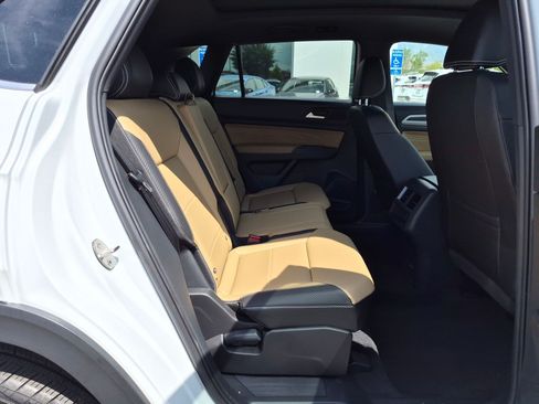 Used 2023 Volkswagen Atlas Cross Sport SEL AWD/4WD image 34