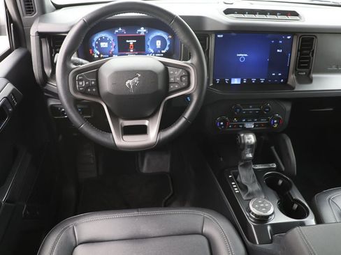 Used 2025 Ford Bronco Badlands image 13