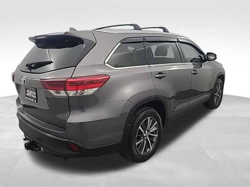 Used 2019 Toyota Highlander XLE image 4