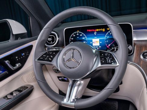 Used 2026 Mercedes-Benz GLC 300 300 SUV image 18