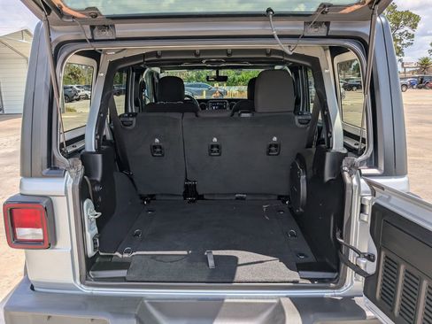 Used 2023 Jeep Wrangler Unlimited Sport AWD/4WD image 12