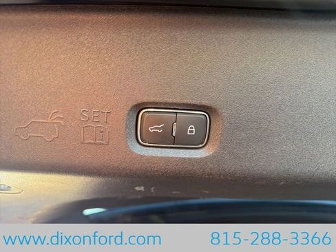 Used 2025 Ford Expedition Platinum image 31
