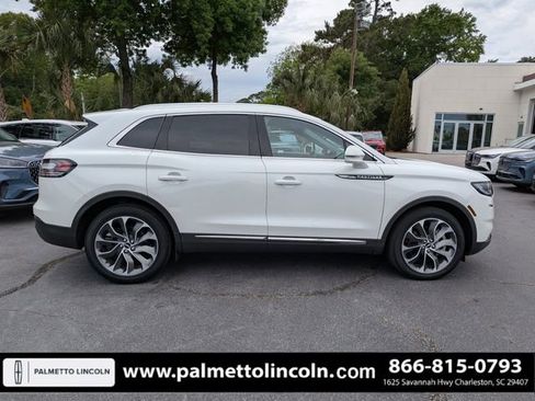 Used 2023 Lincoln Nautilus Reserve FWD image 2