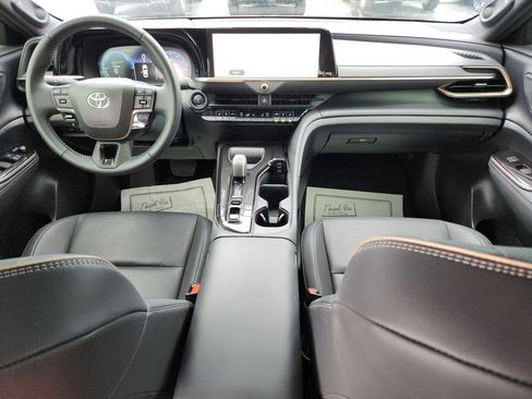 Used 2024 Toyota Crown AWD/4WD image 18