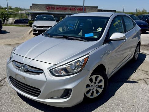 Used 2017 Hyundai Accent SE FWD image 1