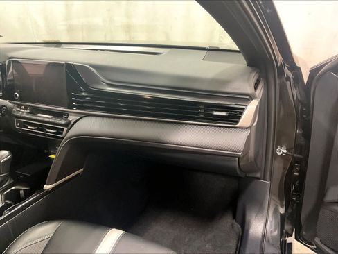 Used 2025 Toyota Camry SE image 13