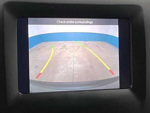 Used 2019 Jeep Cherokee Latitude Plus w/ Comfort/Convenience Group image 10