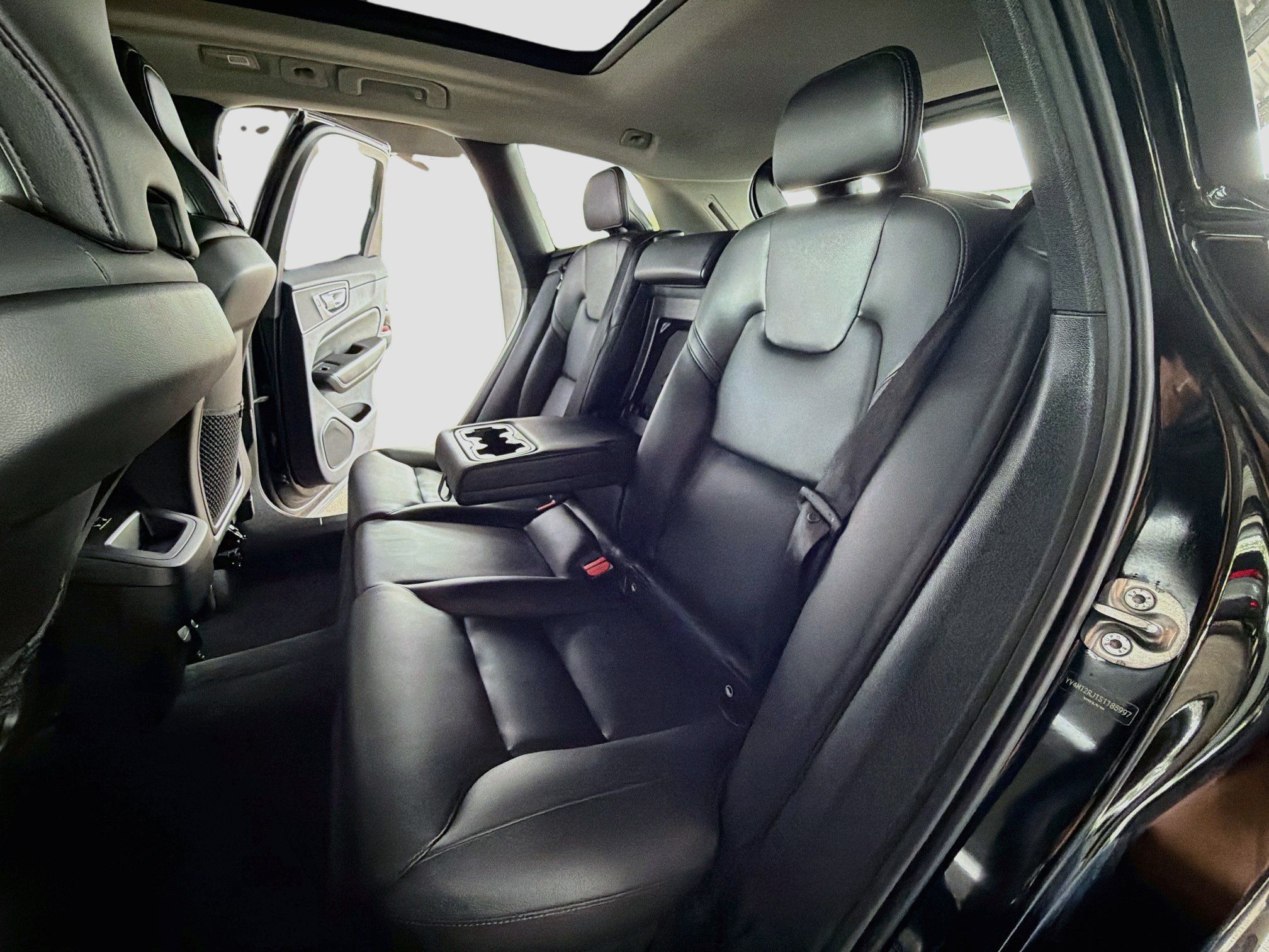 Used 2025 Volvo XC60 B5 Core AWD/4WD image 27