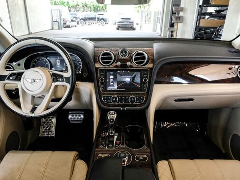 Used 2019 Bentley Bentayga AWD/4WD image 12