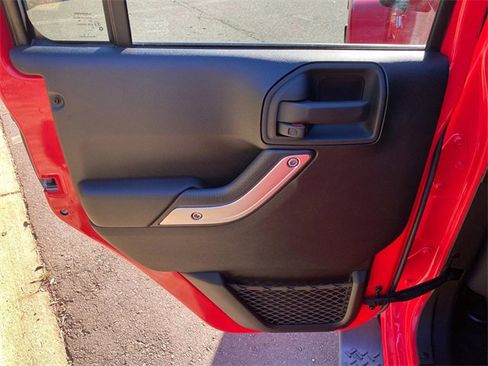 Used 2013 Jeep Wrangler Unlimited Sahara image 10