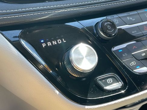 Used 2024 Chrysler Pacifica Touring-L FWD image 35