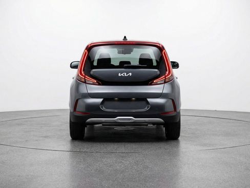 Used 2025 Kia Soul LX w/ LX Technology Package FWD image 7