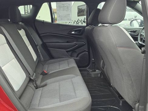 Used 2025 Chevrolet Trax RS FWD image 17