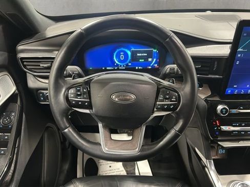 Used 2021 Ford Explorer Platinum w/ Premium Technology Package image 12