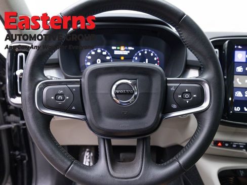 Used 2019 Volvo XC40 T5 Momentum AWD/4WD image 10