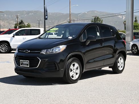 Used 2022 Chevrolet Trax LS w/ Tint and Cruise Package AWD/4WD image 8
