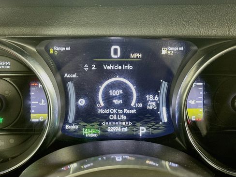 Used 2023 Jeep Wrangler Unlimited Sahara w/ Cold Weather Group AWD/4WD image 18