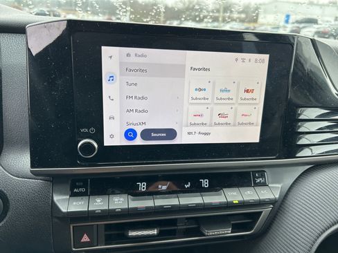 Used 2025 Toyota Camry SE image 7