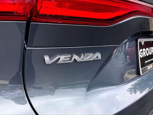 Used 2021 Toyota Venza XLE image 9